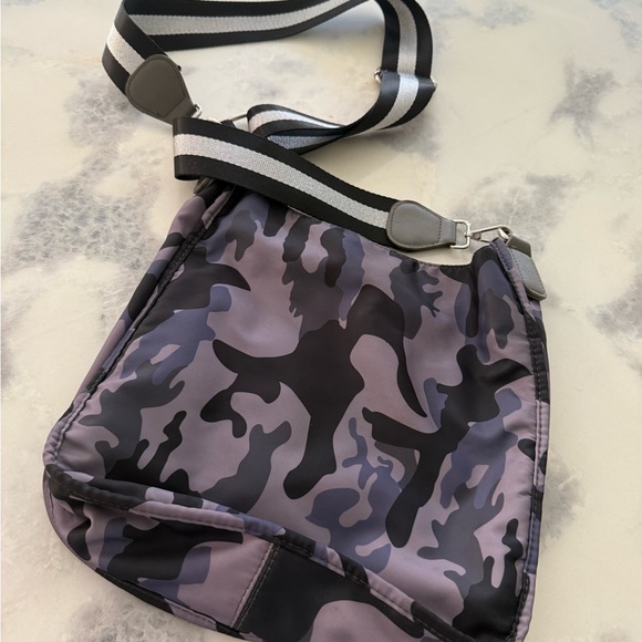 Stylish Camouflage Crossbody Bag - Picture 1 of 4